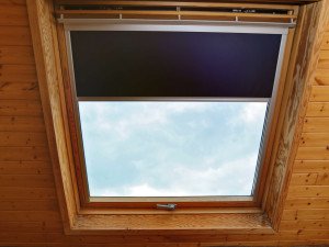 Jak skutecznie osłonić okna na poddaszu?