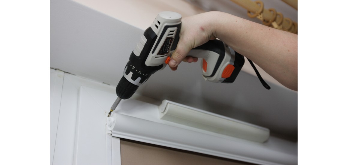 W jaki sposób naprawić roletę w kasecie?