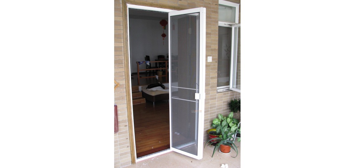 Rożnica między moskitierą na okno a moskitierą na drzwi