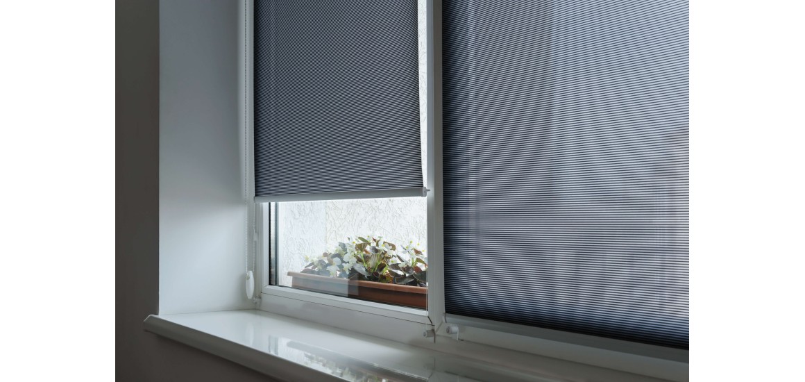 Czy można samodzielnie wymienić materiał w rolecie kasetowej?