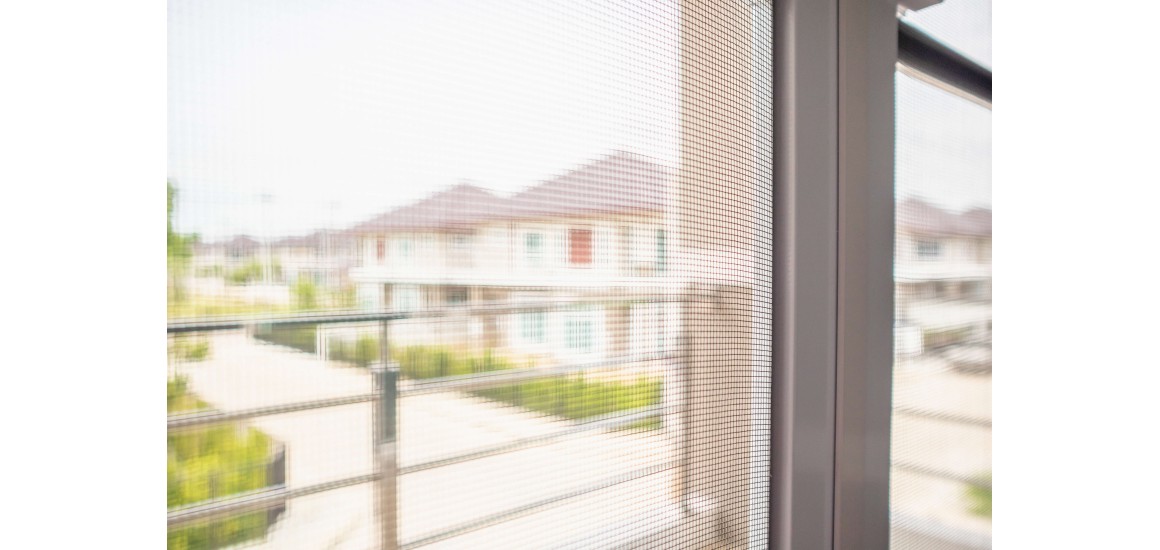 Moskitiera najlepszym sposobem na ograniczenie owadów w domu