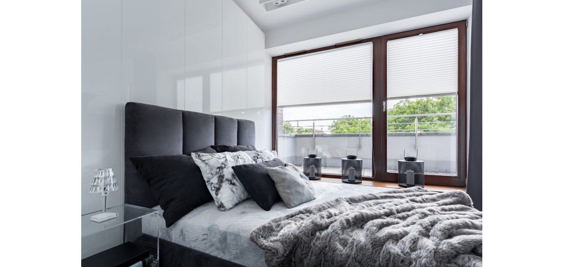 Spokojniejszy sen dzięki odpowiednio dobranym roletom